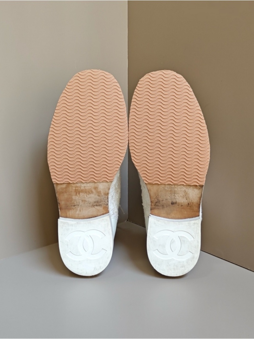 Authentic CHANEL Cream and White Tweed Lace-Up Oxfords - Picture 5 of 6